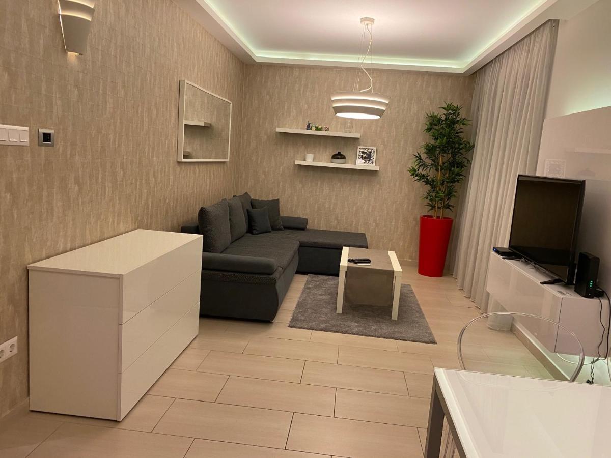 Parizsi Udvar I. Apartment Debrecen Buitenkant foto