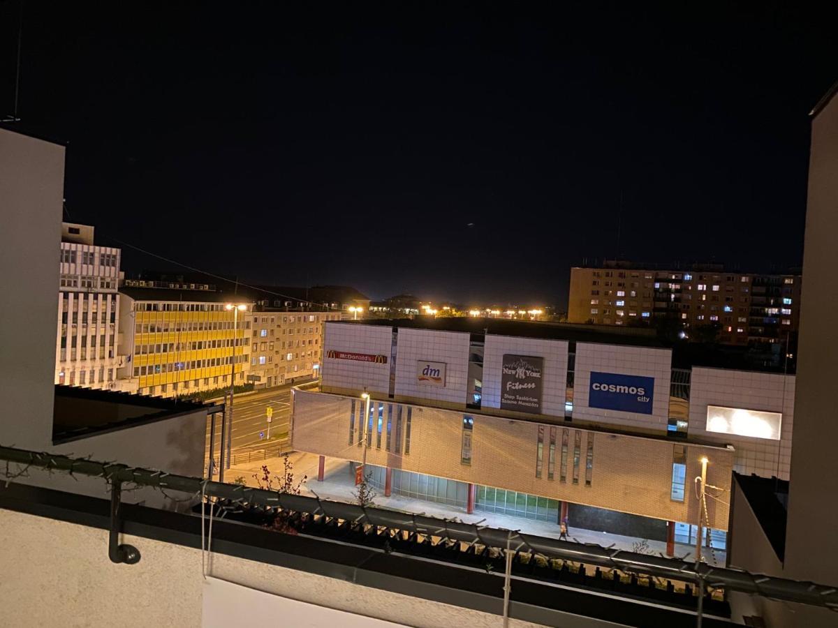 Parizsi Udvar I. Apartment Debrecen Buitenkant foto