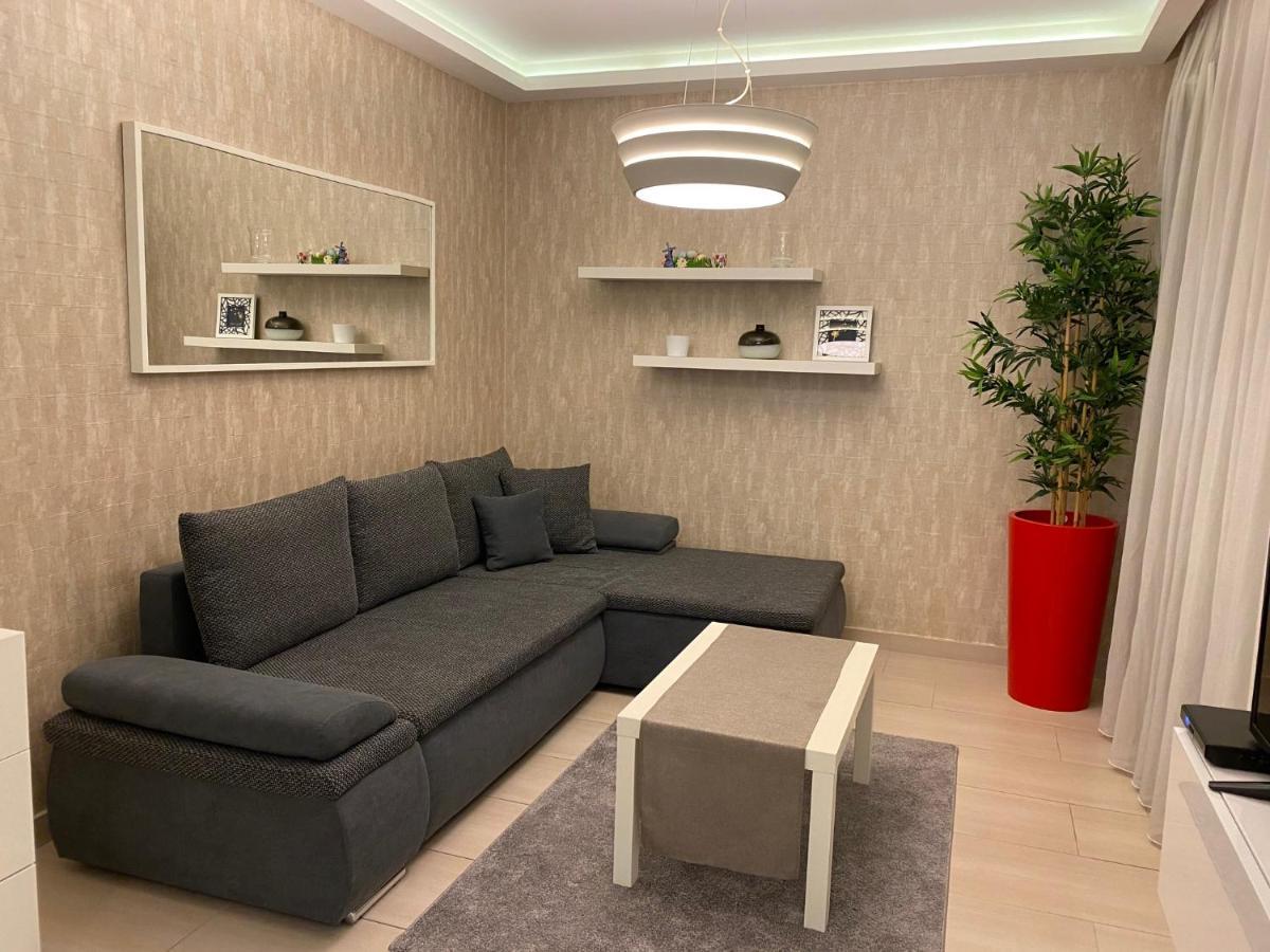Parizsi Udvar I. Apartment Debrecen Buitenkant foto